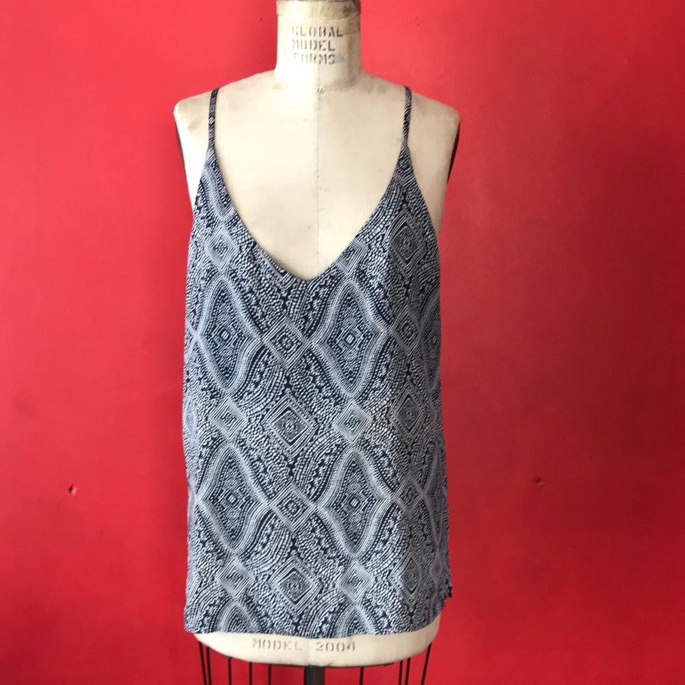 Blue tank with pattern